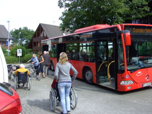 Die VAG fährt Senioren mit Sonderbussen zum Kaffeekränzle. Foto: Strickroth