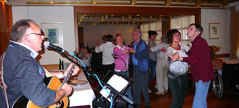 Tanz beim Kaffeekränzle in Schwärs Löwen 9-15